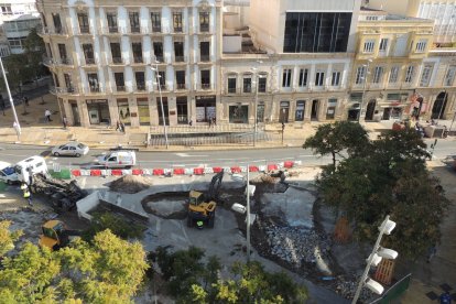 Los trabajos tampoco cesan en la Puerta de Purchena.