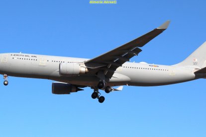 Airbus A330 que salió en la mañana del miércoles hacia Rumanía con La Legión. Foto de José Antonio Hdez - Almería Aérea.