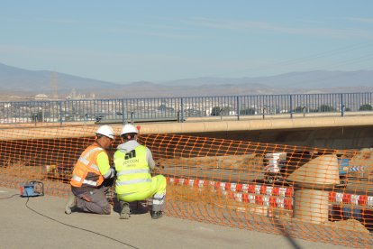 Colocando diferentes vallas para la seguridad de los usuarios.