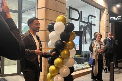 Francis de la Calle inaugura su academia en Almería.