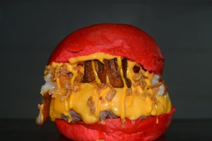 La Fernando Torrezno, candidata de la hamburguesería albojense Dos Jotas.