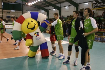 En el pabellón Rafael Florido con las estrellas del voleibol.