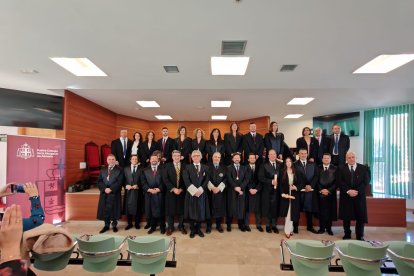 Foto de familia de los miembros del Colegio de Abogados de Almería