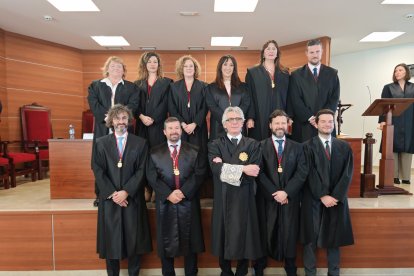 Foto de familia de los miembros del Colegio de Abogados de Almería