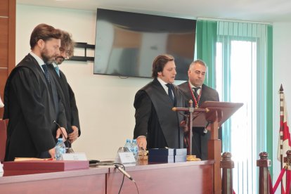 Foto de familia de los miembros del Colegio de Abogados de Almería