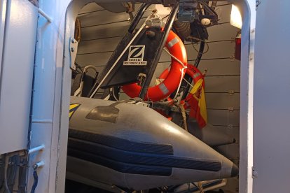 El Buque de Acción Marítima 'Tornado', amarrado en el Puerto de Almería.