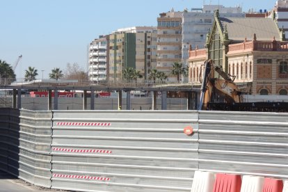 Se cortó un carril de la Carretera Sierra Alhamilla por las obras del AVE.