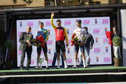 La llegada de la Clásica en Roquetas de Mar.