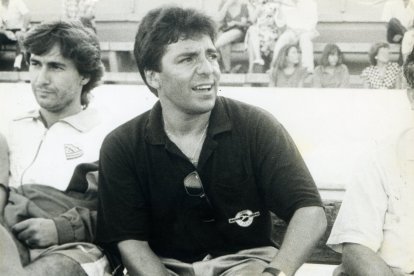 En el banquillo con Juanmi Vargas que había dado el salto al primer equipo.