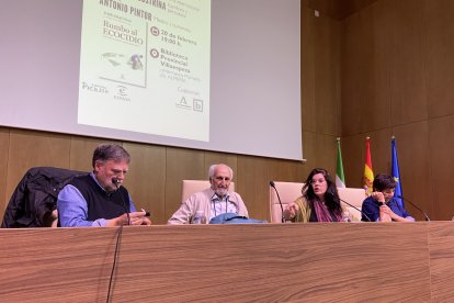 Presentación del libro 'Rumbo al ecocidio' en la Biblioteca Villaespesa