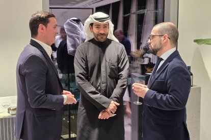 El presidente de Diputación, Javier A. García, en encuentros con distribuidores de Emiratos Árabes Unidos en Cosentino City Dubái.