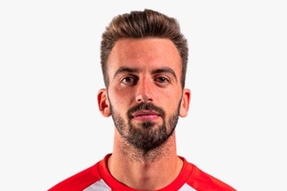 Centelles (5). Desubicado en transiciones ofensivas aunque colocado en el repliegue, más que un extremo actuó doble lateral en el costado izquierdo.