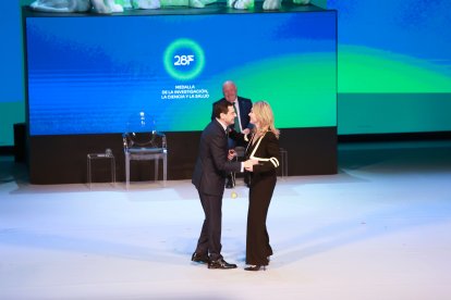 Juanma Moreno y María del Mar García Beltrán.