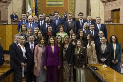 Socialistas andaluces con su líder, María Jesús Montero.