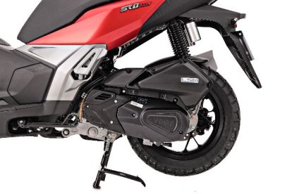 Detrás, se adoptan unos nuevos amortiguadores oleoneumáticos con botella de gas adosada.