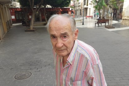 El la Plaza Granero por la que ha visto pasar la vida.