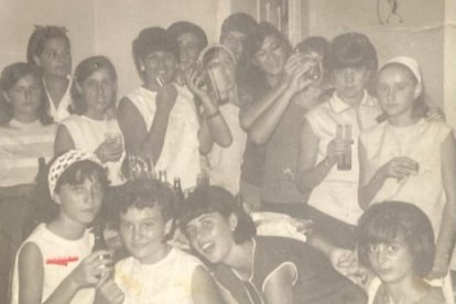 Niñas del taller de Zapata en la década de los sesenta.