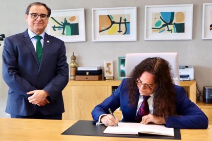 Entrega de la Medalla de Oro de la Universidad de Almería a Tomatito.