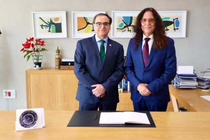 Entrega de la Medalla de Oro de la Universidad de Almería a Tomatito.