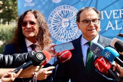 Entrega de la Medalla de Oro de la Universidad de Almería a Tomatito.