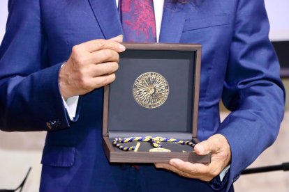 Entrega de la Medalla de Oro de la Universidad de Almería a Tomatito.