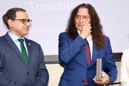 Entrega de la Medalla de Oro de la Universidad de Almería a Tomatito.