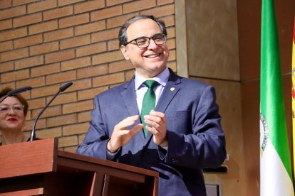 Entrega de la Medalla de Oro de la Universidad de Almería a Tomatito.