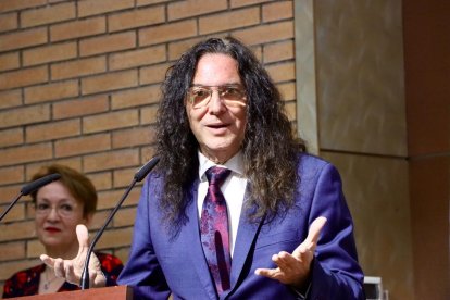 Entrega de la Medalla de Oro de la Universidad de Almería a Tomatito.