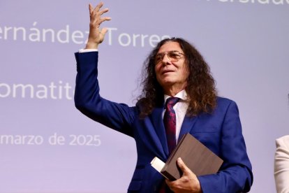 Entrega de la Medalla de Oro de la Universidad de Almería a Tomatito.