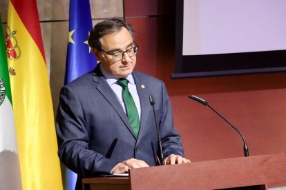 Entrega de la Medalla de Oro de la Universidad de Almería a Tomatito.