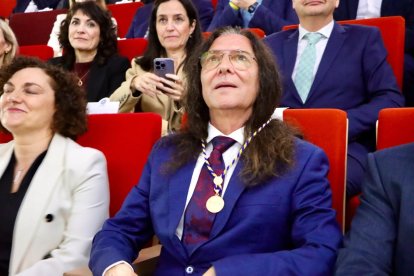 Entrega de la Medalla de Oro de la Universidad de Almería a Tomatito.