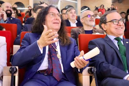 Entrega de la Medalla de Oro de la Universidad de Almería a Tomatito.