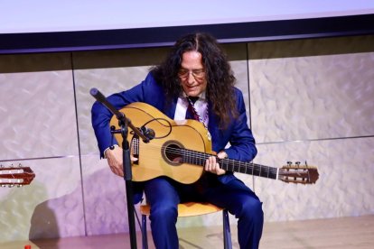 Entrega de la Medalla de Oro de la Universidad de Almería a Tomatito.