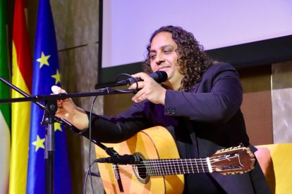 Entrega de la Medalla de Oro de la Universidad de Almería a Tomatito.