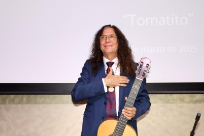 Entrega de la Medalla de Oro de la Universidad de Almería a Tomatito.