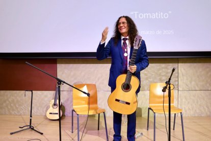 Entrega de la Medalla de Oro de la Universidad de Almería a Tomatito.