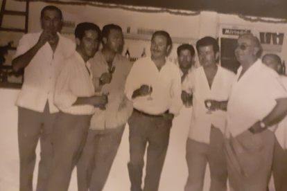 Nunca estaba solo, siempre rodeado de amigos del alma como decía.