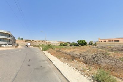 Zona del polígono industrial en la que ha volcado el tráiler.