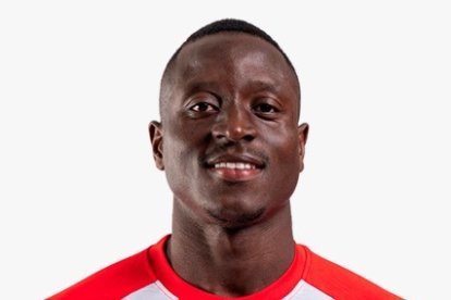 Lopy (6.5) Recibió una tarjeta amarilla temprana. Se mostró bastante eficaz en la recuperación de balones.