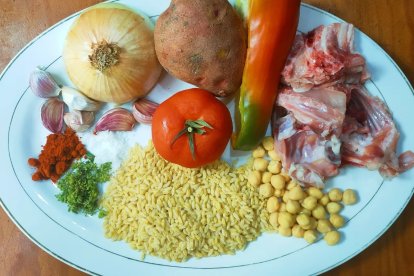 Ingredientes para hacer unos gurullos con conejo.