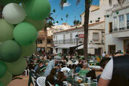La Plaza del Olmo estaba totalmente decorada de color verde.