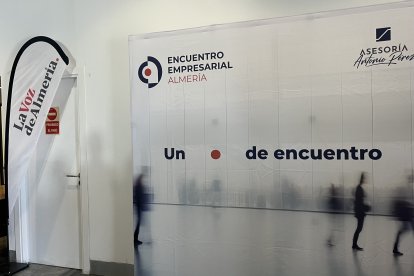 Cartel del encuentro empresarial en colaboración con La Voz de Almería.