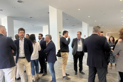 Asistentes a la espera de las ponencias en el Palacio de Congresos de Aguadulce.