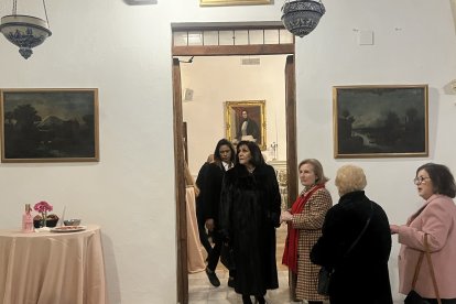 Invitados llegando a la cita solidaria.