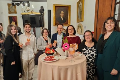 María, María del Mar, Teresa, Luís, Elena, Sergio y Rosa disfrutando del evento.