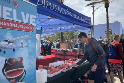 Stand de Sandía Fashion, lleno de color y sabor.