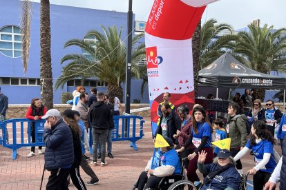 Asistentes participando con entusiasmo.