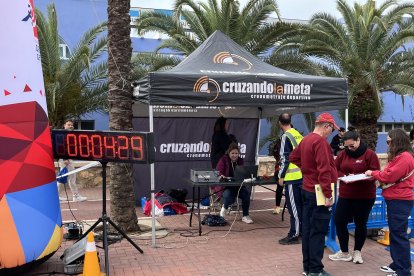 Zona de cronometraje deportivo en la línea de meta.