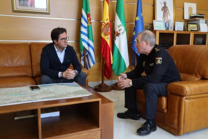 Francisco Góngora junto al comisario Vila Martínez