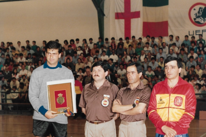 Tocando techo como árbitro internacional en un España-Italia en Almería.